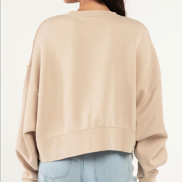 SOLD - Nike Sportswear Essential Oversized Sweatshirt - Picture 3 of 4